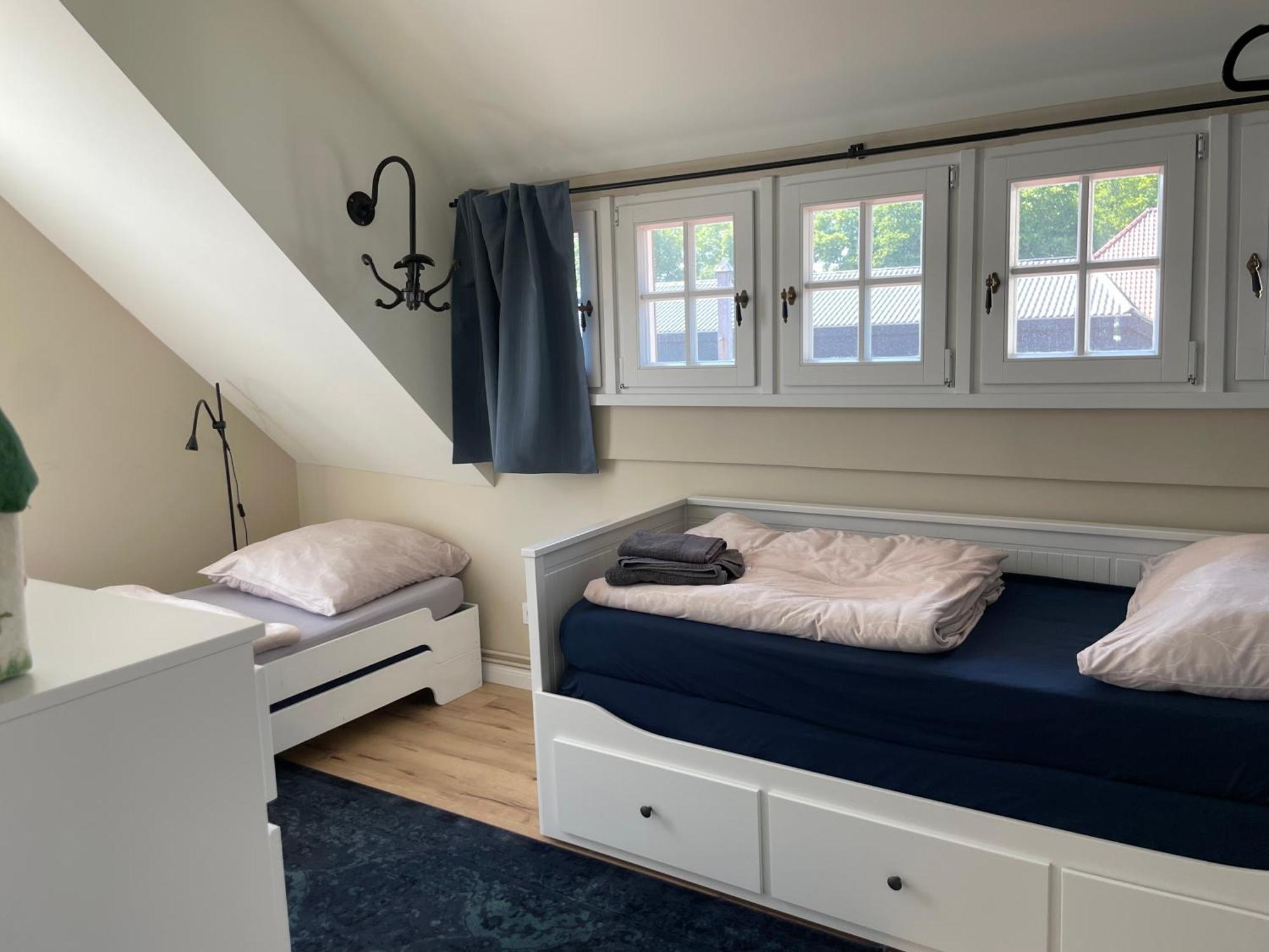 Luxus Lindenhof Apartments -Ferienwohnungen In Friesland An Der Nordsee Am Naturschutzgebiet Urwald Neuenburg  객실 사진